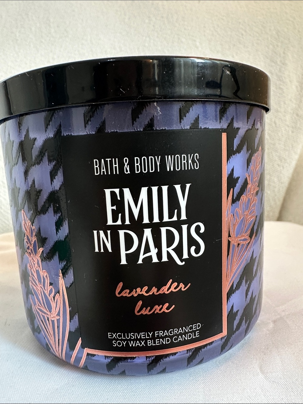 Bath & Body Works Emily in Paris Lavender Luxe Candle - nwt